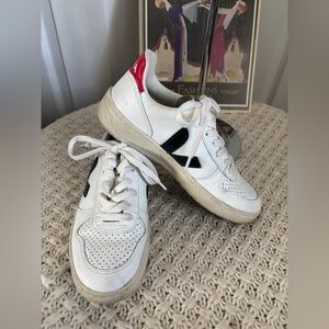 EUC Veja Sneakers